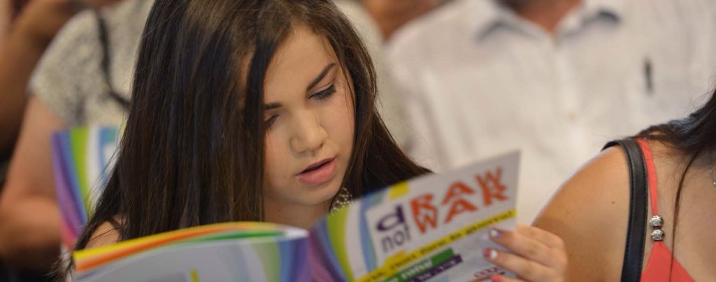 peirolero's tweet photo. #suqfest16 #drawnotwar piccoli bimbi crescono, #dialogo #culture #educazione https://t.co/WG1AwfEFp9