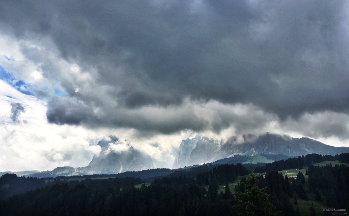 Dramatic skies over Langhofen in South Tyrol. Looking forward to today's adventure! Stay tuned! #vartagoessuedtirol