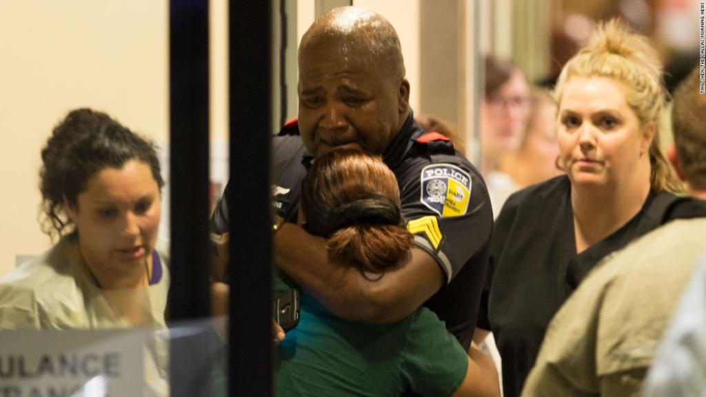 CNN's tweet photo. The #Dallas shooting is the deadliest attack for U.S. police officers since 9/11 https://t.co/6zRq5GZ9FI https://t.co/GAFYVqwXzd