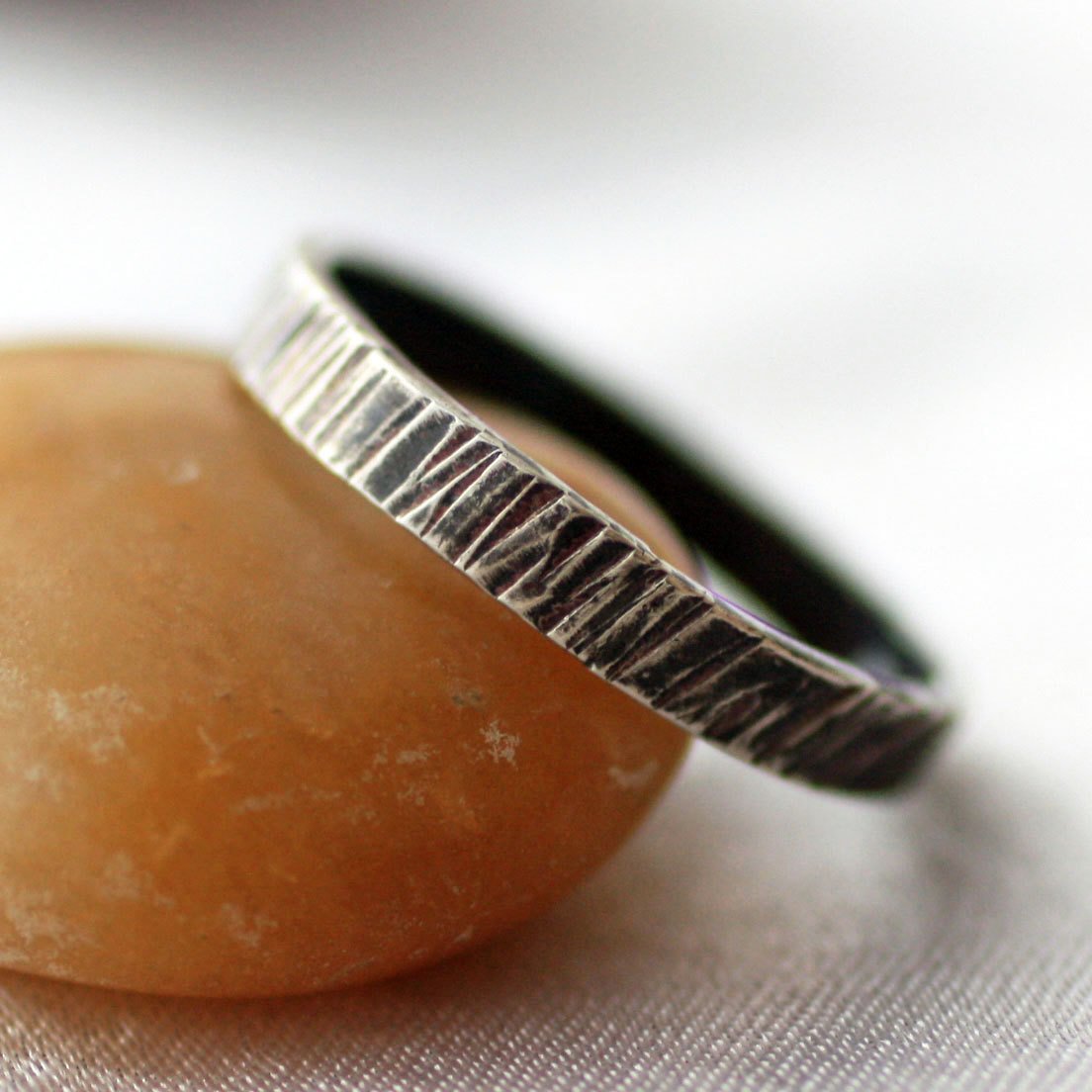 capcitycrafts's tweet photo. Handmade Sterling Silver Promise Ring, Unisex Rustic Silver Rin… https://t.co/JHtoa6hSZt #jewelryonetsy #RainTexture https://t.co/Iek7SyYhVl