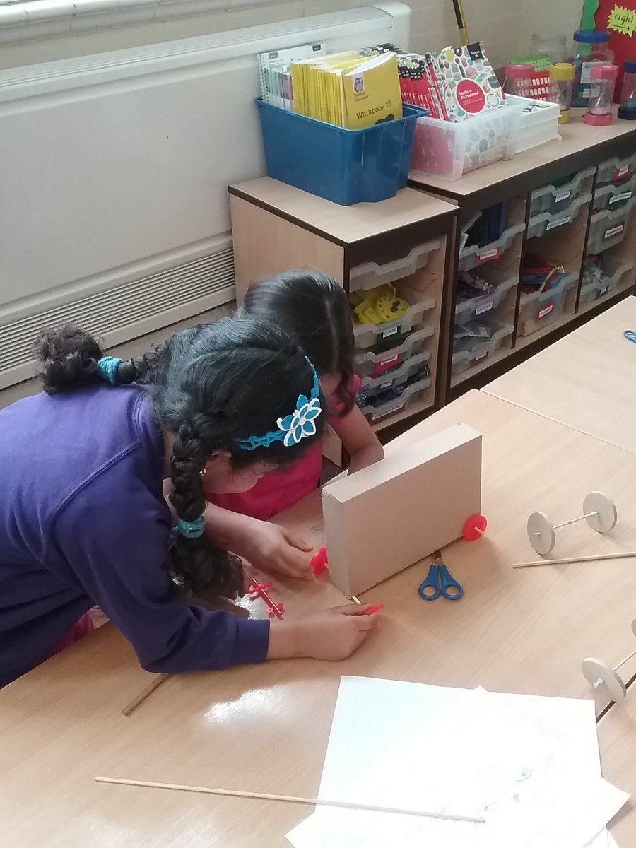 Sarah_white82's tweet photo. Making vehicles using fixed axles and free wheels #DTweek @CopperfieldR2 https://t.co/92hFnFJIrL