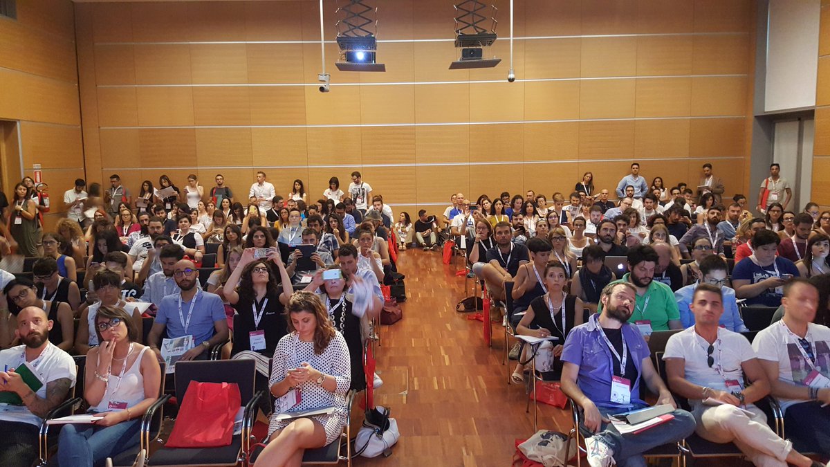 Sala Social Adv partita, pienissima. @mauro_ronci spiega le potenzialità di Instagram Advertising #wmf16
