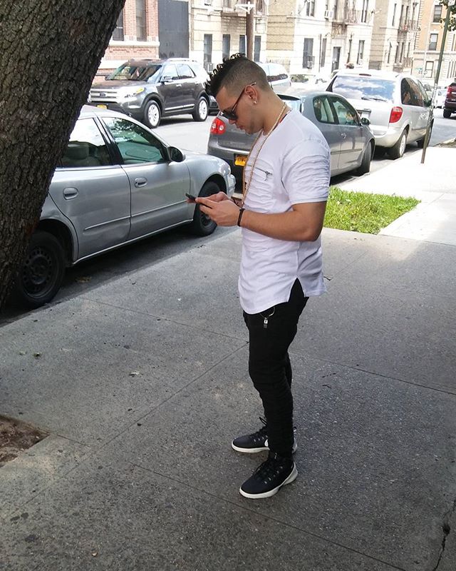 LaTerapiaMusic's tweet photo. Leyendo Los Mensajes De Mis Bebas 
 #TeamTerapista IG -> @LaTerapiaMusic https://t.co/6gvHeu6qv4