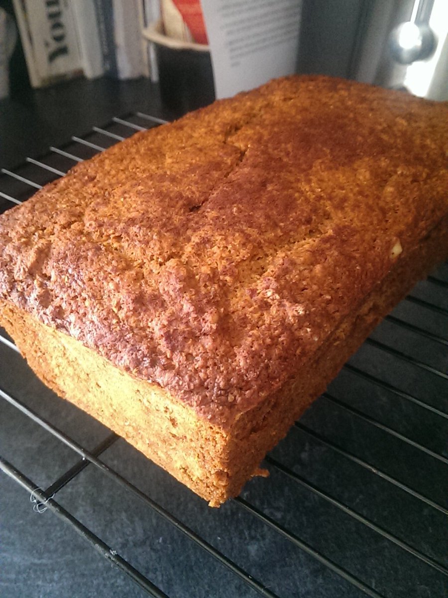 pikinin6966's tweet photo. @andrewjamesltd #FridayBake Banana, walnut and maple syrup loaf. https://t.co/aXNoG4Doh8