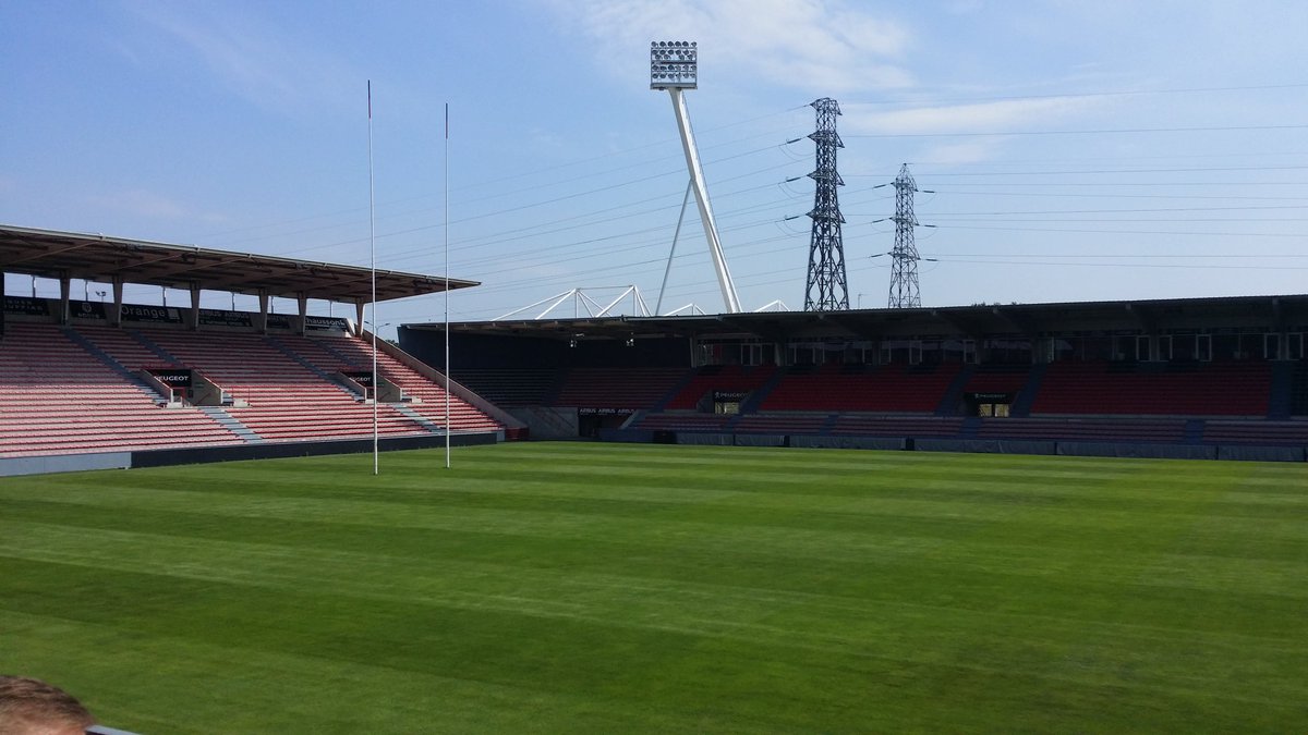 Sur la pelouse du <a href="/StadeToulousain/">Stade Toulousain</a> avec mes amis <a href="/AAACHEDE/">AAACHEDE</a>. Un club qui économiquement a vu juste il y a des années.