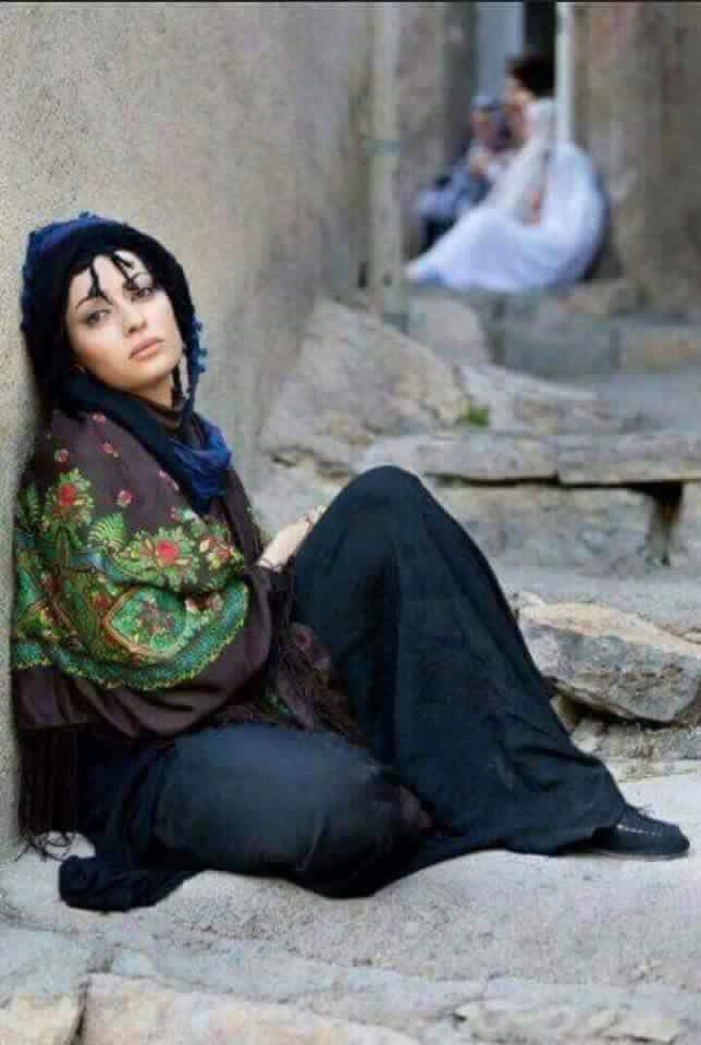 الدنيا # حسبه  ...... وكت ⏰
والما حسبها  .....# غبي 🔕
الشوك  كافر  ...... نعم 💔
بس الكرامة  ......#  نبي