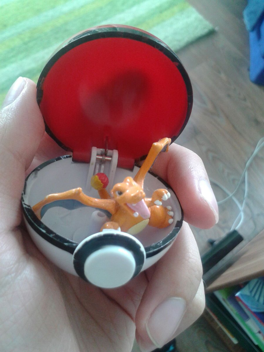 FanmadeTim's tweet photo. OMG! Ich hab heute morgen ein Glurak in Pokemon GO gefangen!
#PokemonGO
#BadMobile
#FeelsBadMan https://t.co/zQ1nJtu7ZQ