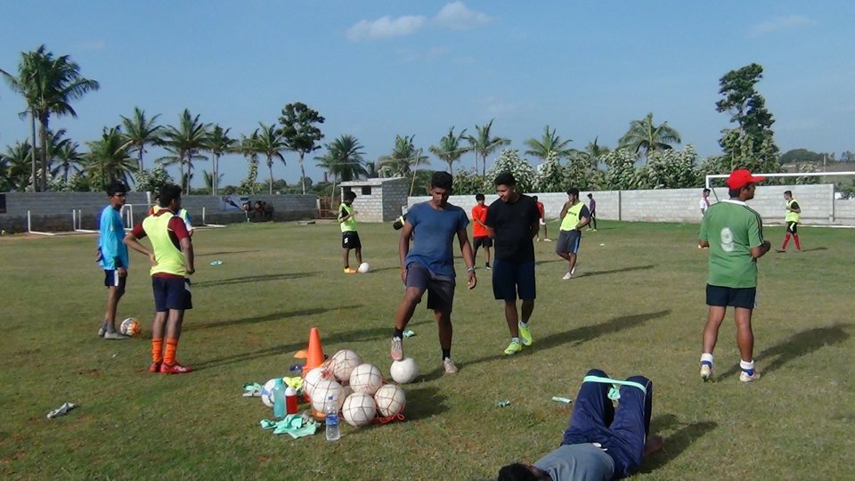 Rfcfa's tweet photo. Warm up moment from our RFCFA field
#RFCFA #IAmAFootie #FootballBoots #SoccerSchool #Soccer #SoccerLife #Bangalore https://t.co/Gz9xxVVvdv