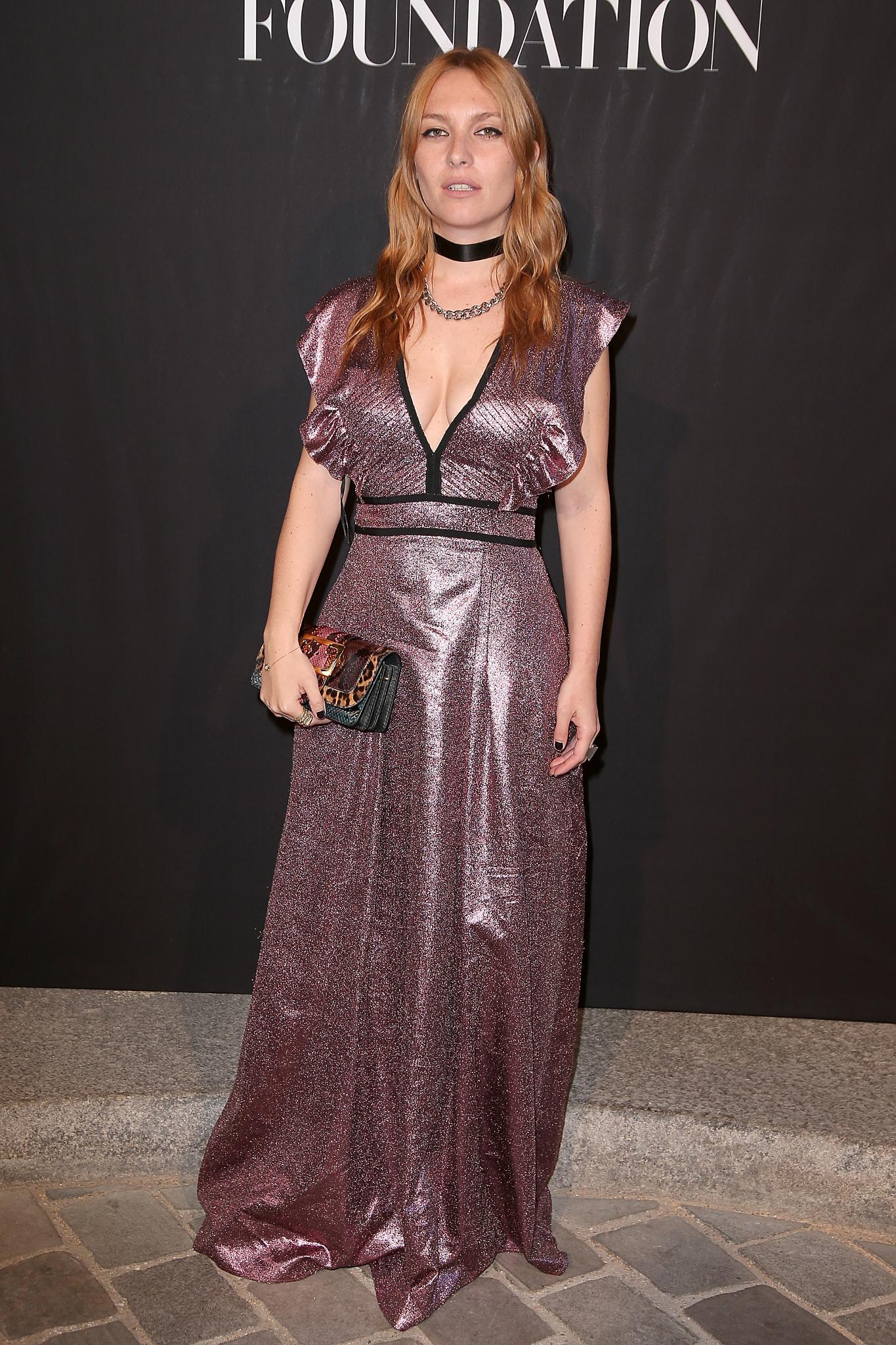 Burberry Japan ジョセフィーヌ ドゥ ラ ボームはバーバリーのドレスにパッチワークバッグを合わせたスタイルでヴォーグ パリ ファンデーション設立記念ガラパーティーに登場 T Co C1xzwlqyoy Twitter