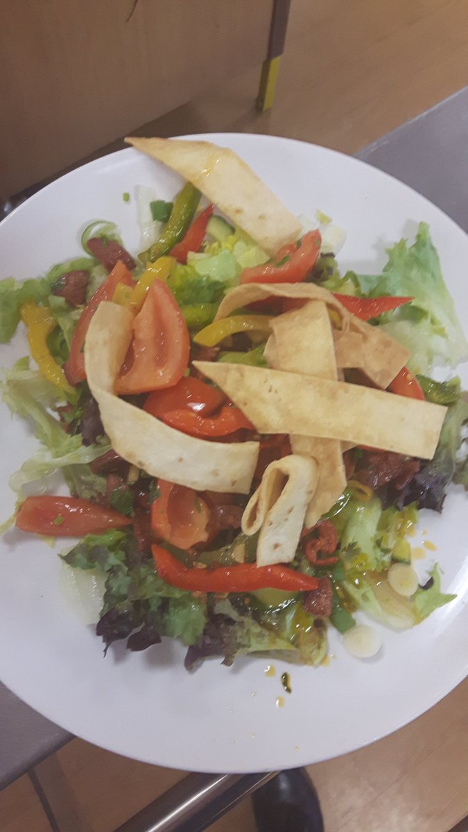 NicoleAtWorkFM's tweet photo. #TheatreCooking 😈 Warm Chorizo &amp; Chilli Salad @PinfoldSharon @khayward1 @stevemoore11998 @R12CNB #WhatGoodTasteLike https://t.co/tR3UwylHOI