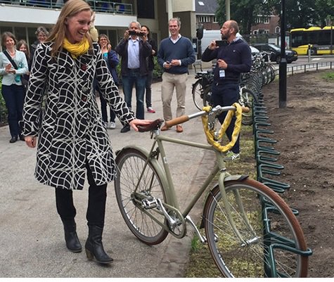 EugeneGeurtsen's tweet photo. Slimme innovatie #Utrecht een #Fietsenrek_Hek #DePuls https://t.co/AoeTHkGf1p