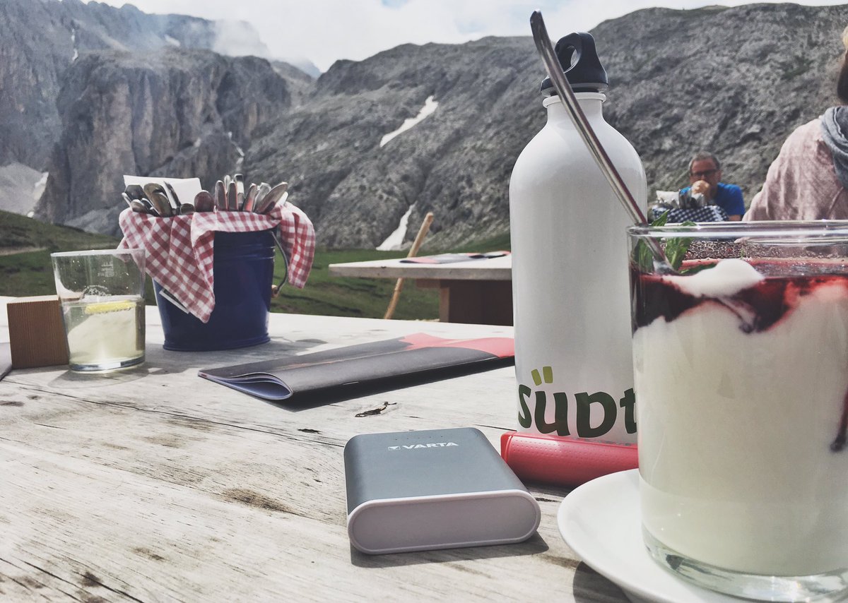 Quick lunch at Tierser Alpl before we go hiking! #VARTAgoesSuedtirol