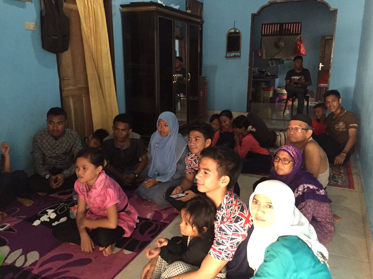 Nobar di rumahh..
Nnton diri sendiri.. #RizkiRidhoDiFTVIndosiar