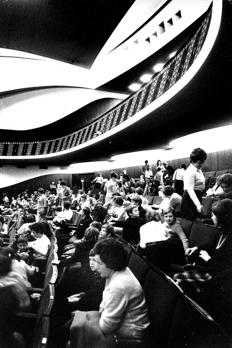 Težave v tržaškem gledališču
pogledi.si/druzba/ansambe…