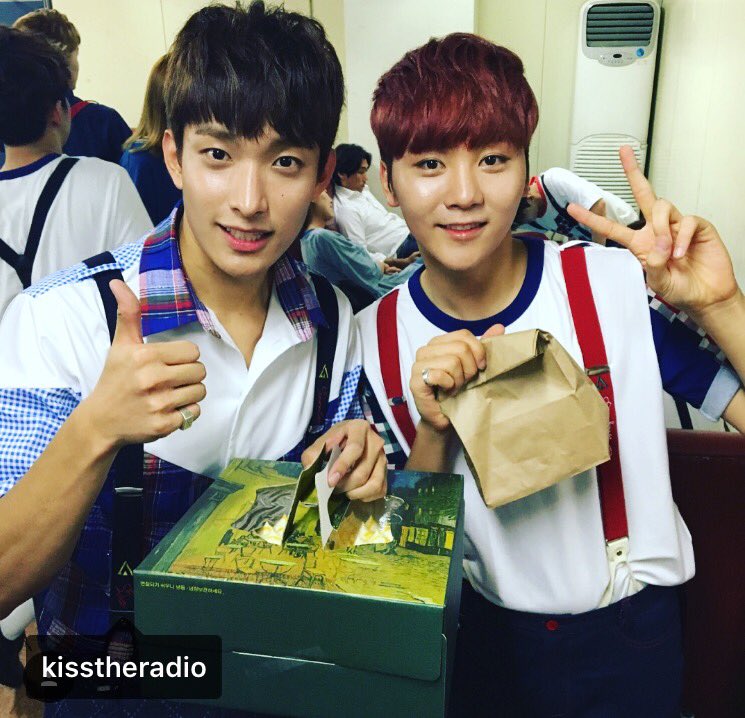 KBSKISSTHERADIO's tweet photo. <슈퍼주니어의 키스더라디오>
우리의 귀여운 단짠맨들!!💕
어째 갈수록 이렇게 귀엽고 예뻐질꼬😝
#승관 #도겸 언제나 슈키라가 응원할게요!!
#아주NICE #대박기원 https://t.co/dx1gRVwpLO