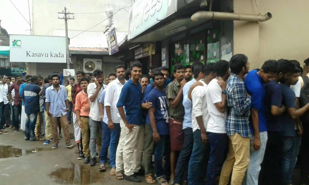 Mollywoodstory's tweet photo. #Kasaba Strong Day 2 
Matinne HF At Calicut Radha (1000+ seater).Movie is Also at Sree &amp; FilmCity @MalayalamReview https://t.co/HgkJKVFwSy