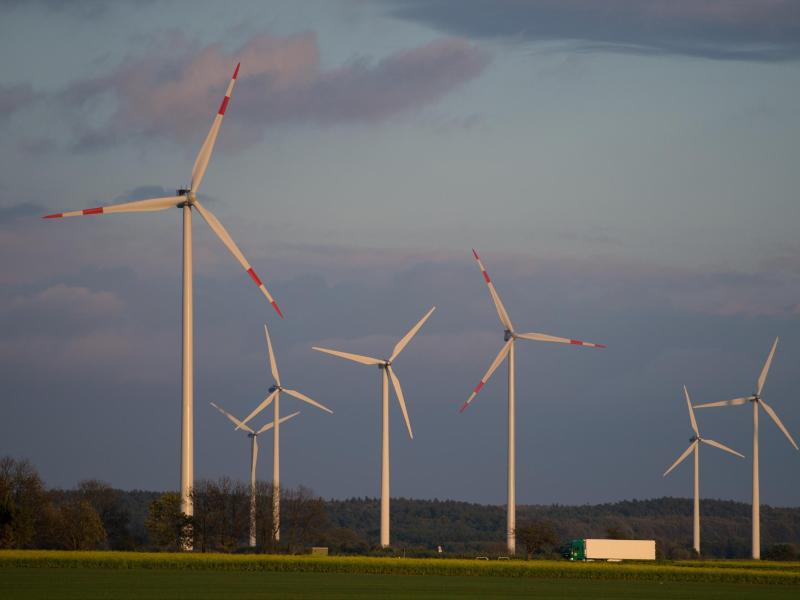 Emelina349's tweet photo. Windkraft-Initiative zu Gesprächen mit Regierung bereit :: lr-online https://t.co/7dx361LvQL https://t.co/iblWzllAMB