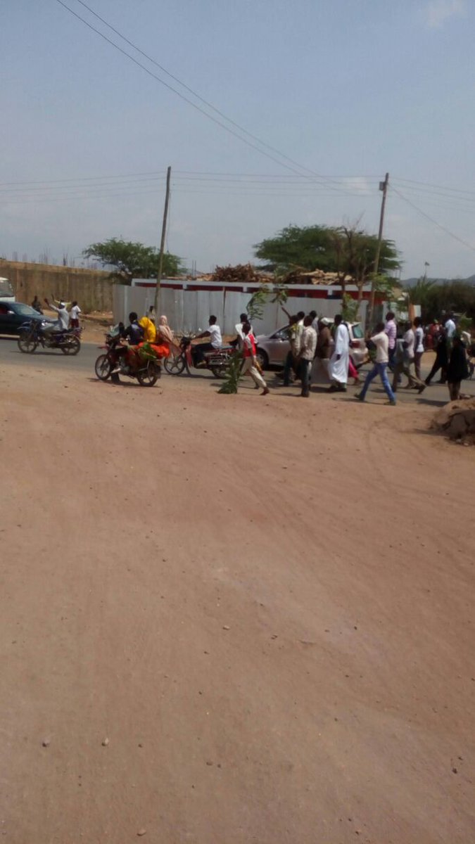 sialo_keen's tweet photo. DEMO: ISIOLO GOVERNOR FIGHTS MED SUPERINTENDENT OVER EXPOSEE OF ROT AT ISIOLO REFERRAL TO MEDIA @Ma3Route @IsioloU https://t.co/tnL3MN5pWS