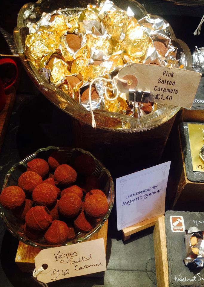 Bonbon_NQ's tweet photo. So who needs chocolate treats for the weekend??? 😍 #bonbon #FridayFeeling https://t.co/WWk0TPPu62