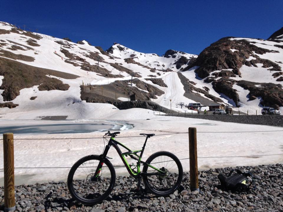 mikesbikesavie's tweet photo. Shop rider Mark is out at the #MegaAvalanche, good luck Mark! https://t.co/VIAcE4r6qT