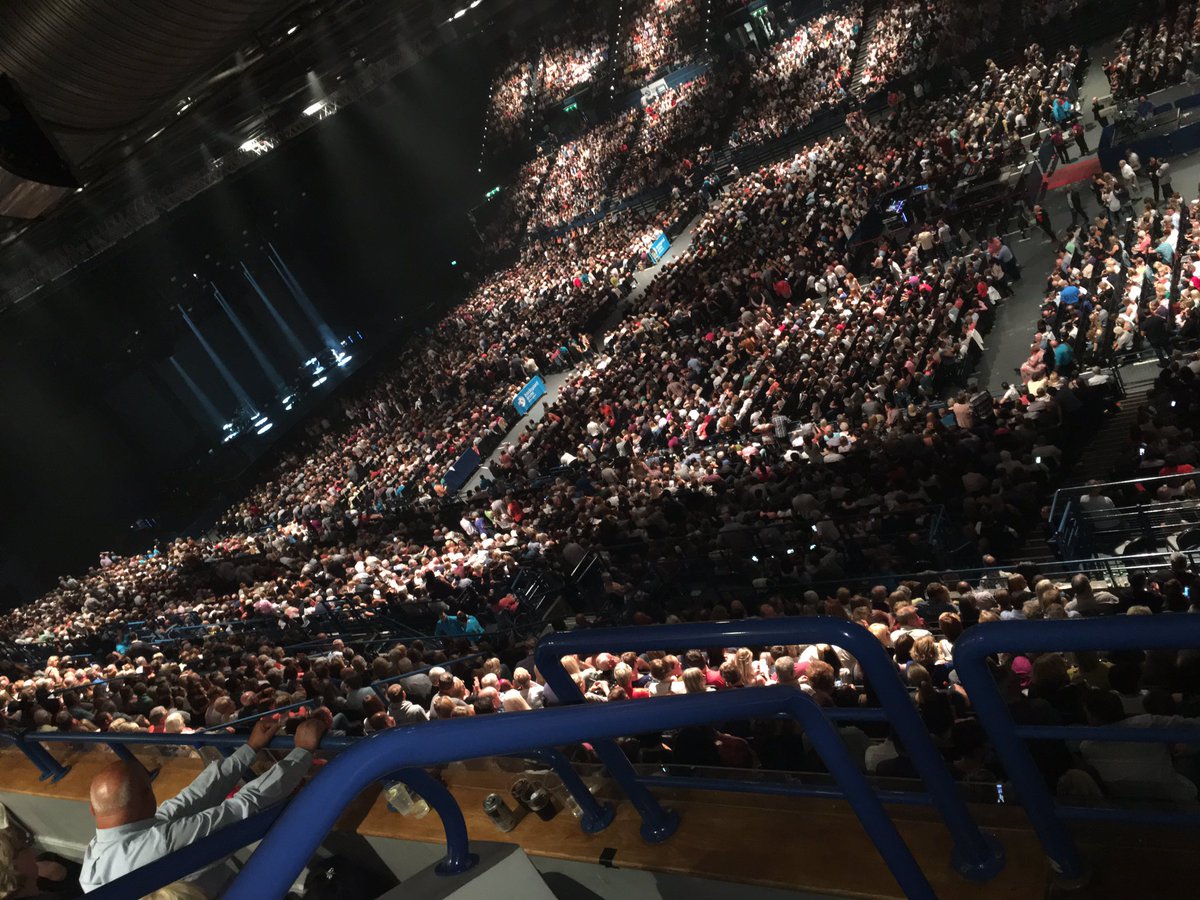 lakh_hayer's tweet photo. Another sellout last night ! Lionel was fab @PureDestination @Birmingham_VIP #showcube #vipbox https://t.co/XY0oQWlHzR