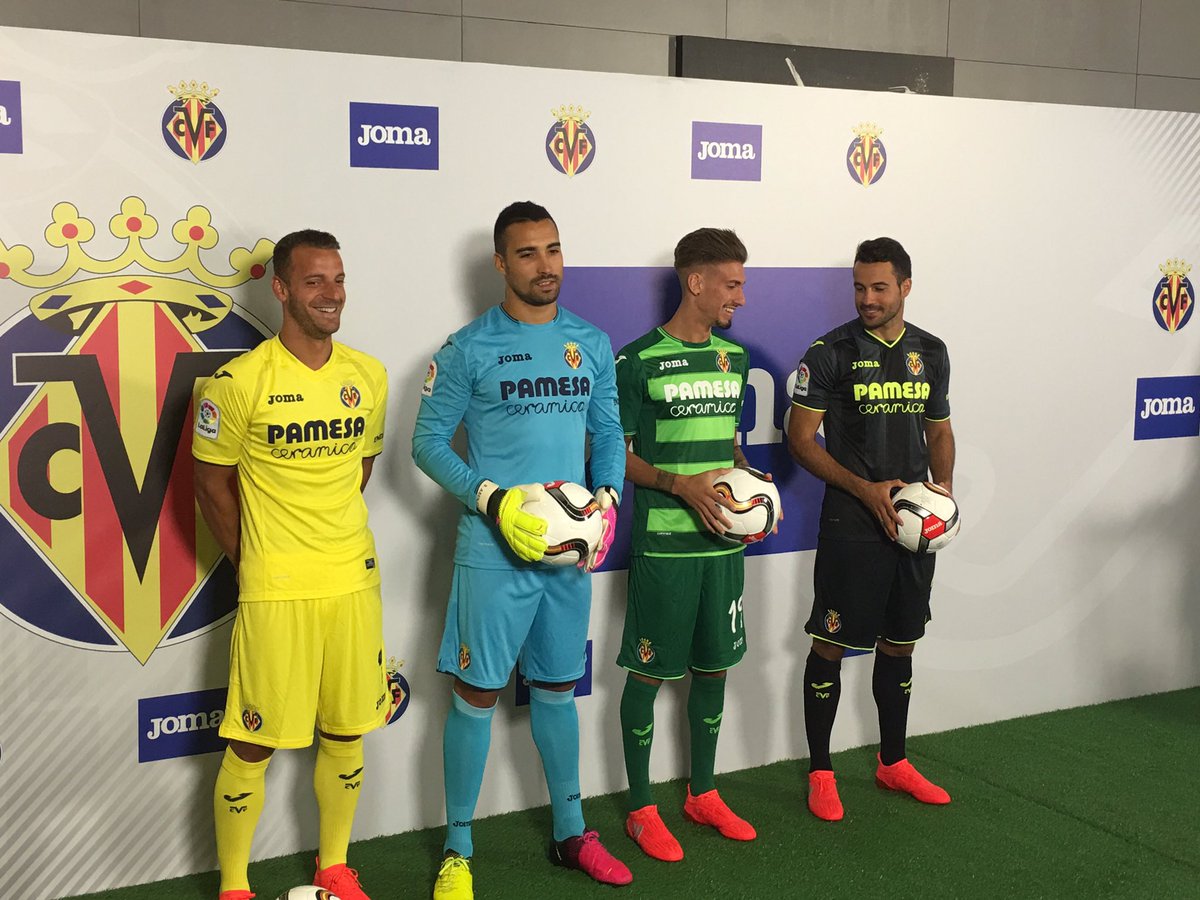 VillarrealCF's tweet photo. ⚽️ @SamuCastillejo luce la tercera equipación, @mariogaspar90 la segunda y @R9Soldado la primera equipación. https://t.co/JqS8nEUwgR