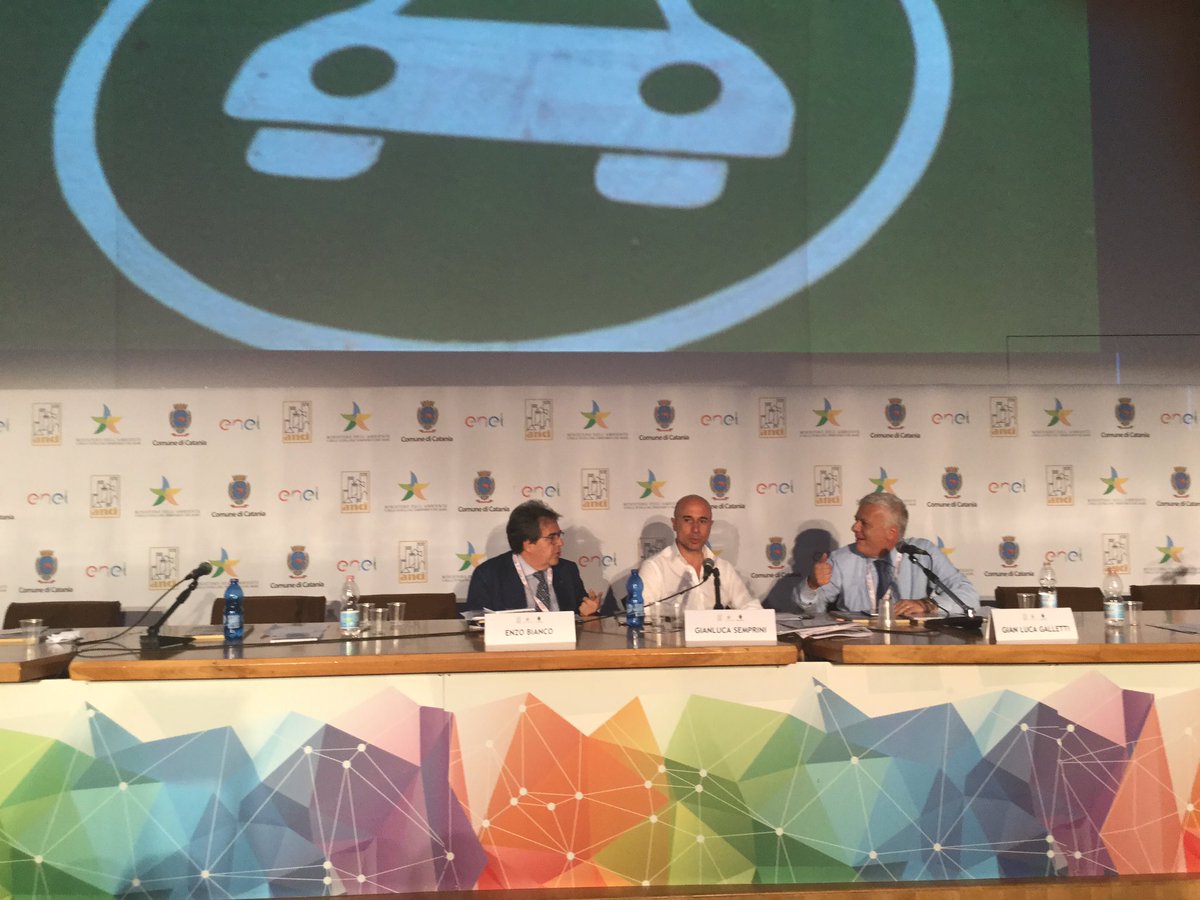 Gianluca Semprini intervista il Ministro <a href="/glgalletti/">Gian Luca Galletti</a> #mobilitAnci2016 <a href="/comuni_anci/">comuni_anci</a> <a href="/ComunediCatania/">Comune di Catania</a> <a href="/enzobianco_/">Enzo Bianco</a>