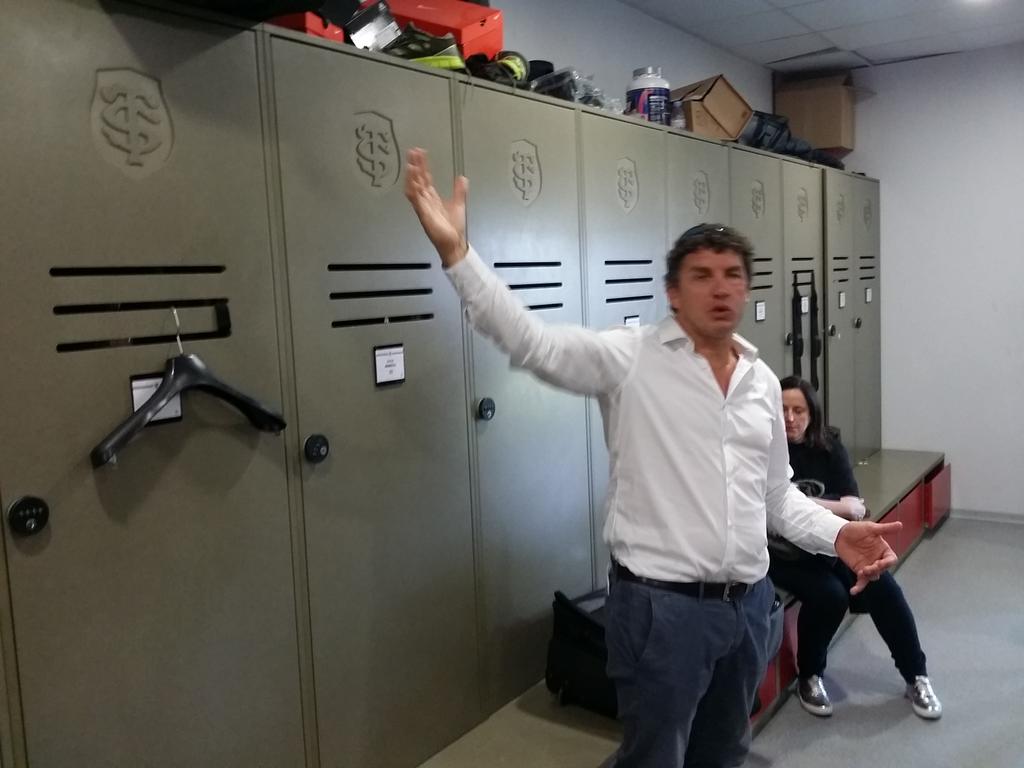 Découverte du <a href="/StadeToulousain/">Stade Toulousain</a> avec Didier Lacroix : les vestiaires des joueurs 
#univAAACHEDE16 
<a href="/AAACHEDE/">AAACHEDE</a>