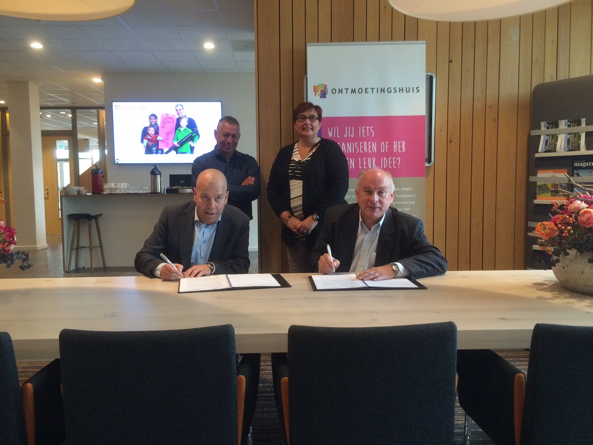 Uitbreiding Ontmoetingshuis weer stap dichterbij. Vandaag  overeenkomst met aannemer Wijnen Bouw getekend.