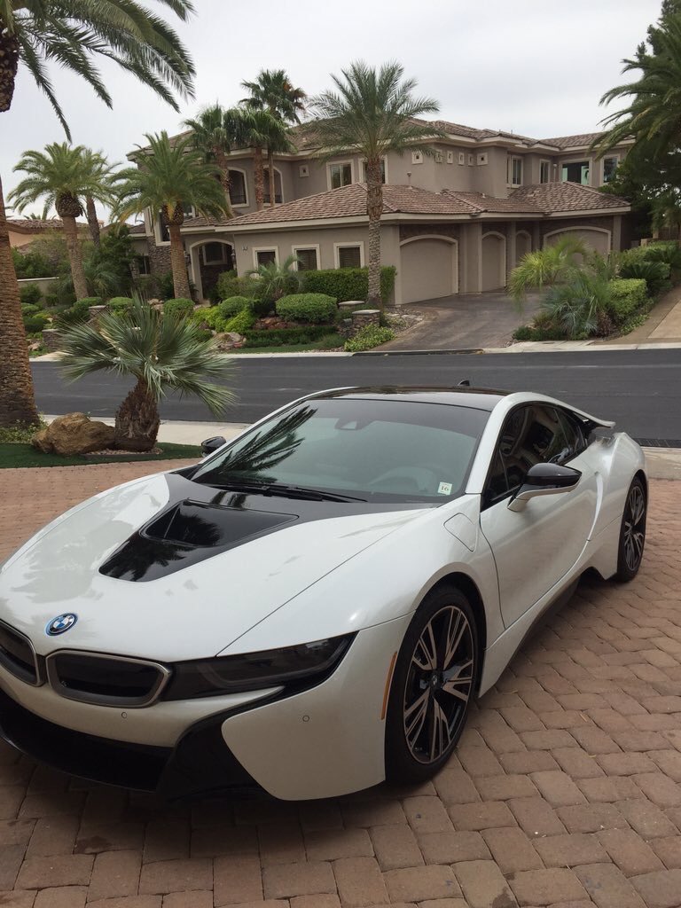 LegitCandy's tweet image. White BMW i8