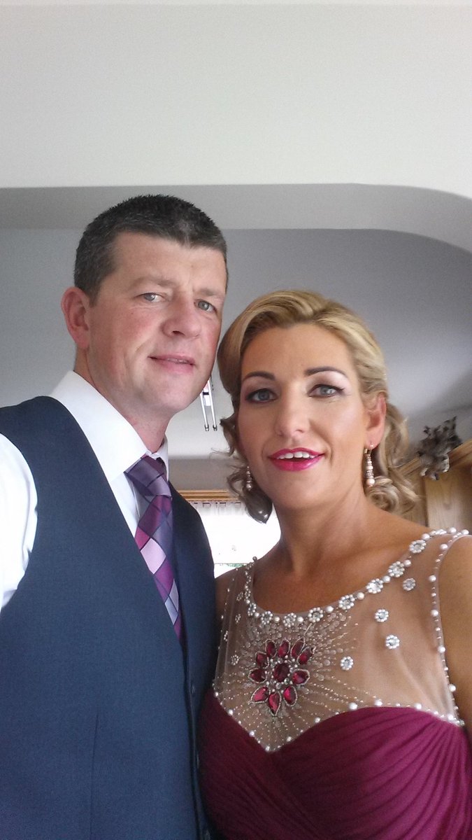 RonanRocks1's tweet photo. Another Friday another wedding selfie! #SameShirt #SameSuit #DifferentTie https://t.co/kPOvhDmWAK