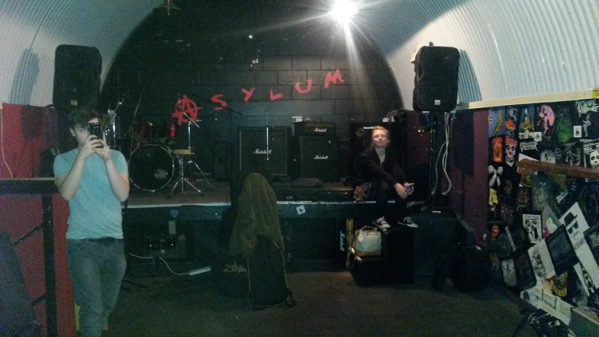 packofthievesuk's tweet photo. We made it! Can't wait to play for you Chelmsford 😀 if you're around come down #rockshow #NewMusicFriday #gigtime https://t.co/6sNq1agyQU
