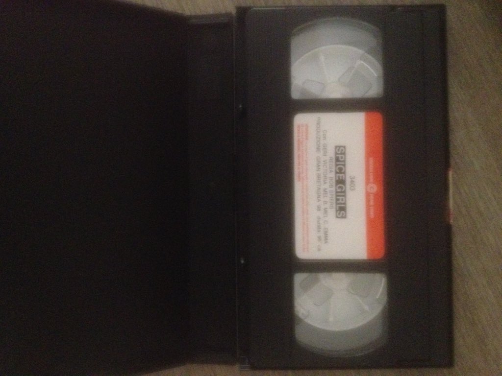 Alessio_90__'s tweet image. Visto che si tirano fuori i cimeli... Beccateve sti spicci... #SpiceGirls20