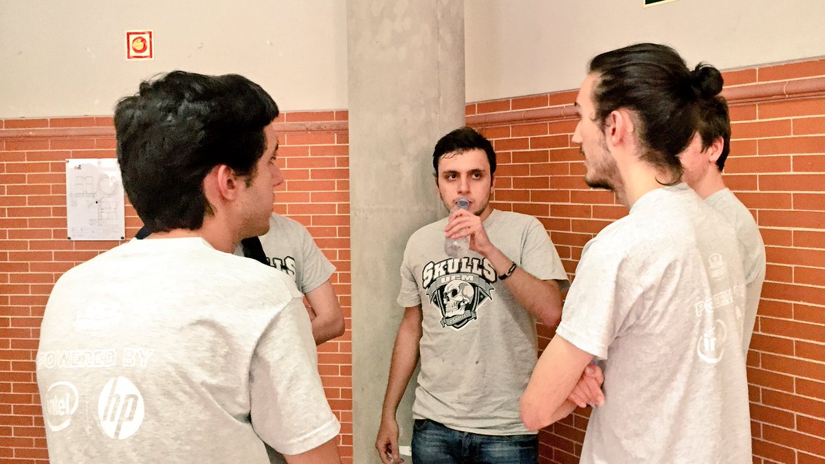 lol_es's tweet photo. Última y definitiva partida @KnightsUrjc 1-1 @skulls_ucm
#Final4University
https://t.co/GzYNPWvzsw https://t.co/merVKXdPyr