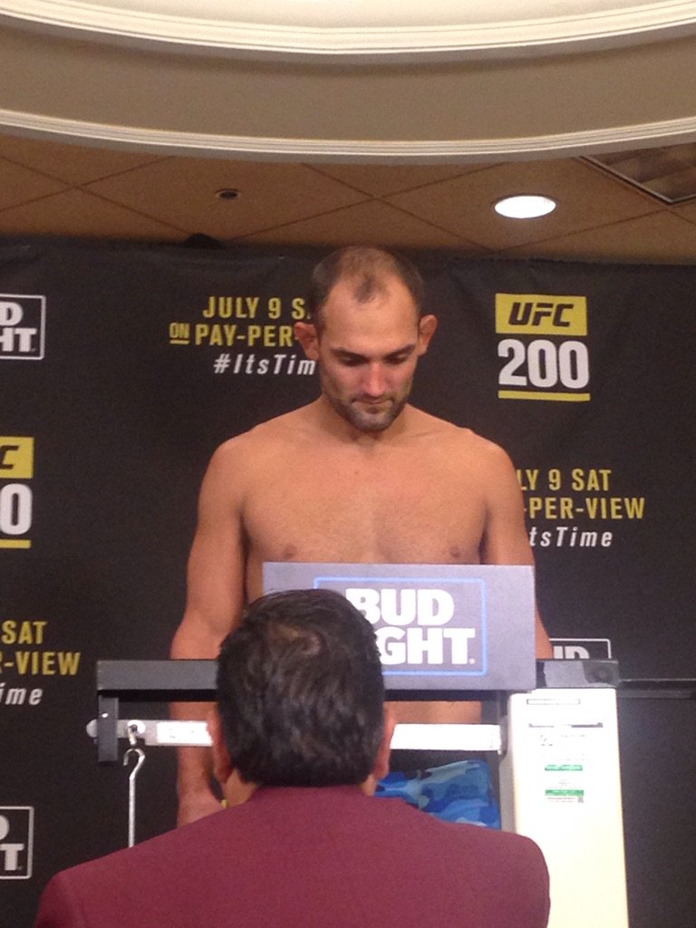 Early #UFC200 weigh-in results: Johny Hendricks (171.25)  https://t.co/ftPvtj3bfo, image size:768x1024