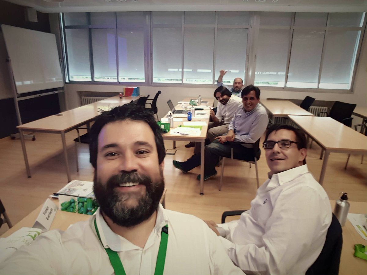 nestor_guerra's tweet photo. este año startups del sector #deportes, #farmacia, #retail grandes!! @eoi @ramongurriaran #leanstartup @franservia https://t.co/0cuTA1YxUg