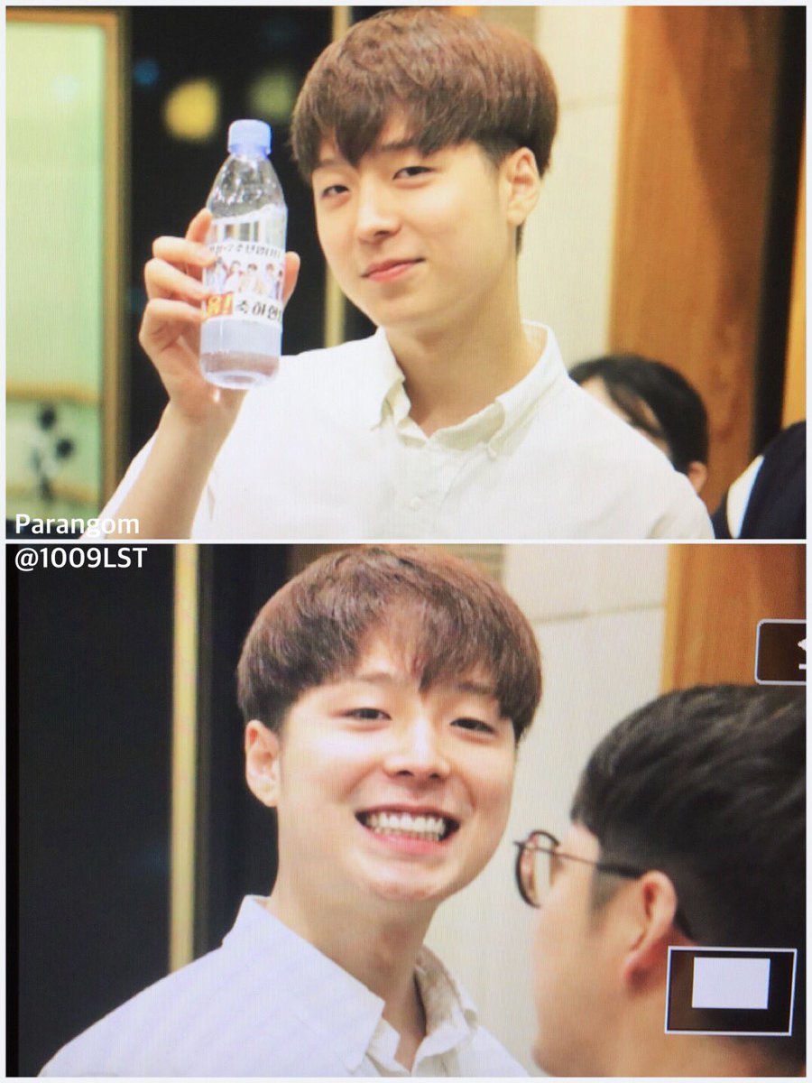1009LST's tweet photo. 160709 여기 생수광고모델 있는데ㅜㅜ 제일👍🏻 @5_LEGEND_5 @jhyuk_ryu https://t.co/IVQq3gvrmn