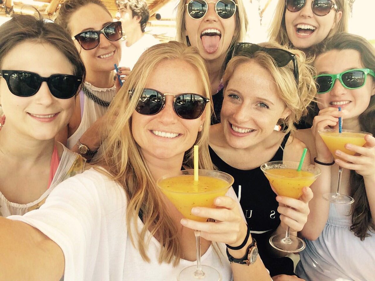 MartinRedmayne's tweet photo. Team Flamingos 😎 @SuperyachtEvent having a well earned chill in the sun to celebrate another successful #SYDWeek ❤️ https://t.co/z2ueyEqkMI