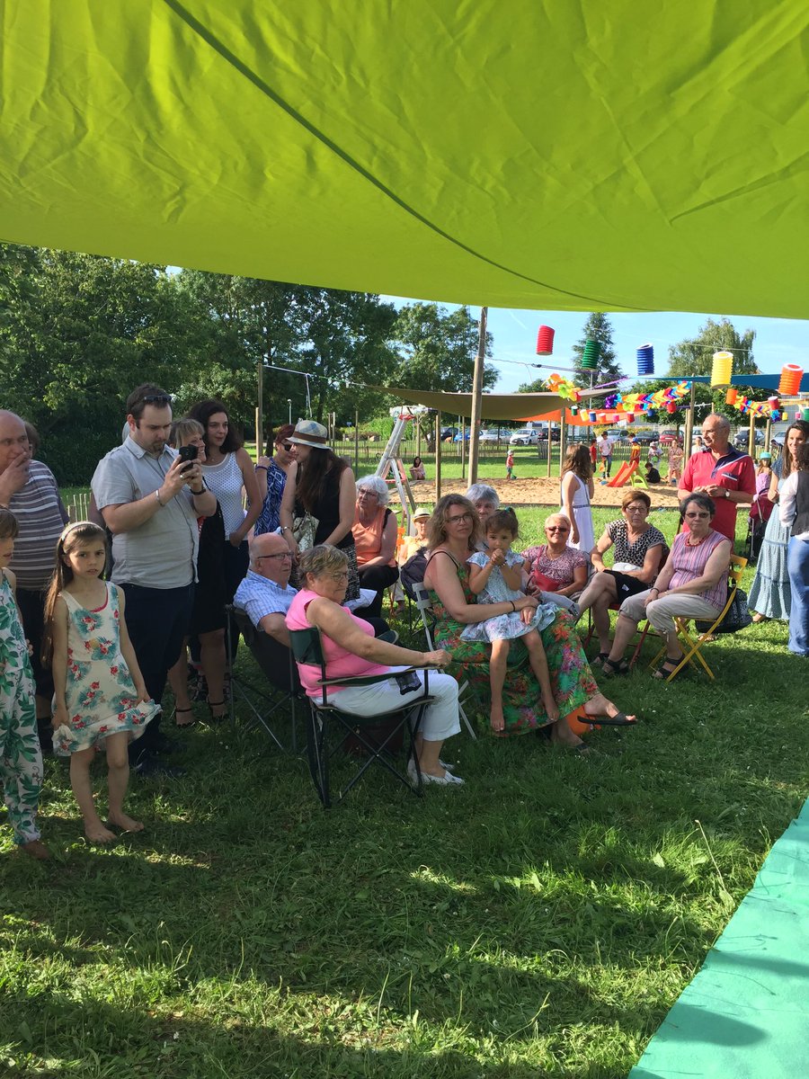 PatJean44's tweet photo. Inauguration de la plage au quartier La Fontaine @stsebsurloire 6ème du nom beaucoup de monde merci au CSC https://t.co/neIq8bO4iu