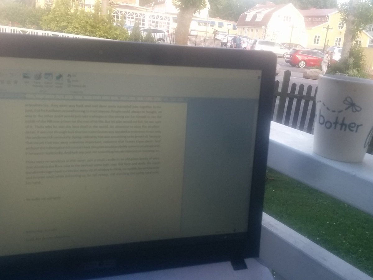 leagueofstories's tweet photo. Laptop+coffe=lolstories https://t.co/51phptLPfb