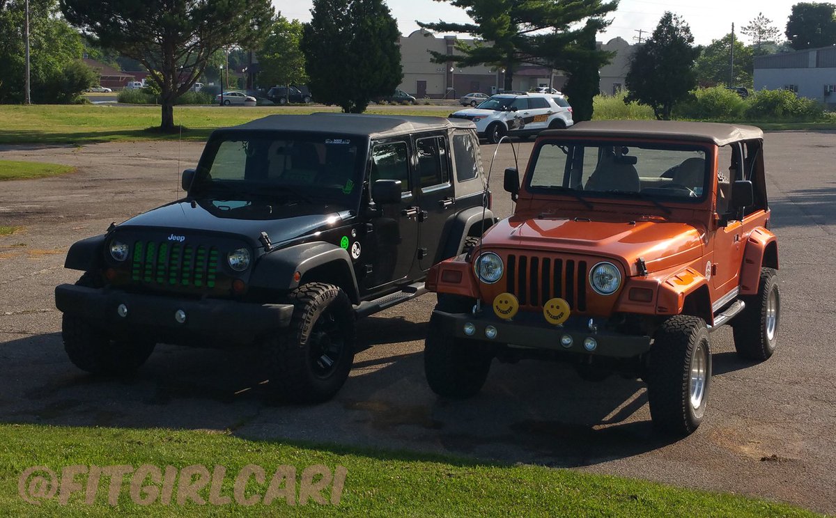 fitgirlcari's tweet photo. smolderin' humid jog with @teelynn35 'n Silas around our tourist town today! 🍊🍏💛 #jeepfrands #jeepgirls #rottiedrool https://t.co/cw8bTrGod1