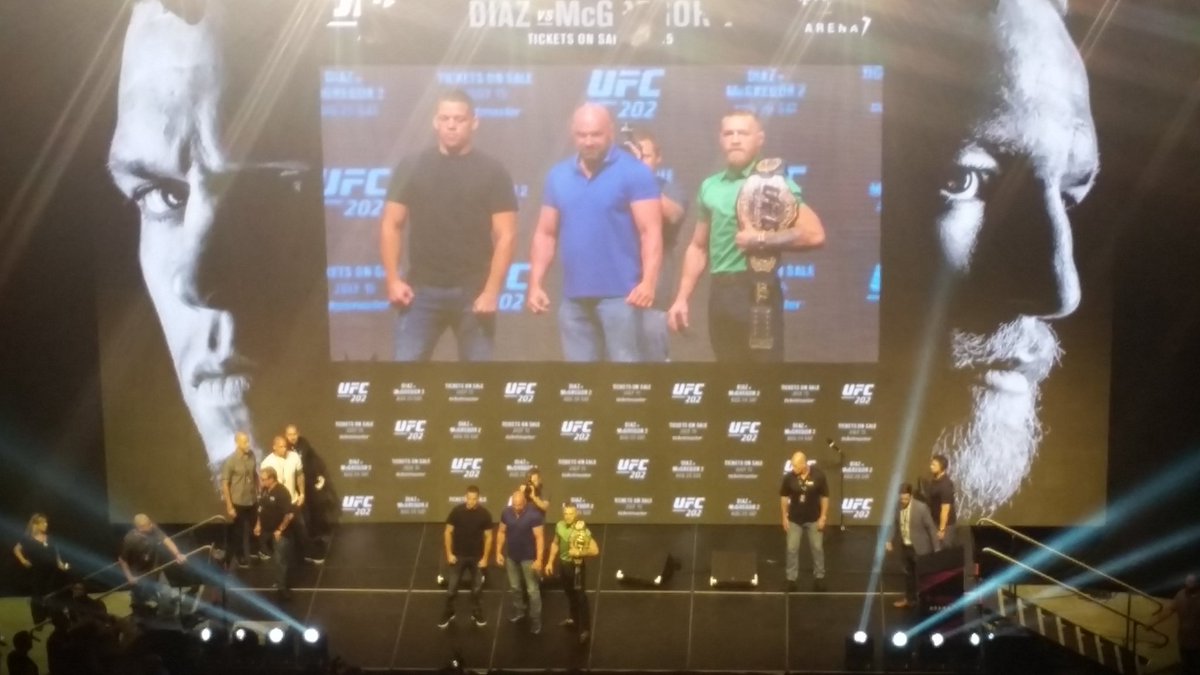 IrishFightStore's tweet photo. You could feel the tension https://t.co/VB3OIhqOmG