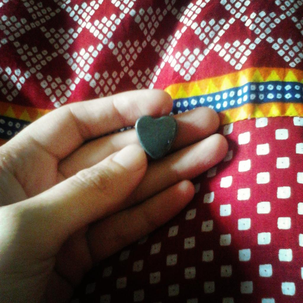 QMustache's tweet photo. You polish my steely heart. #blacksteel #metalfreak #gajeel #fairytail #love. 
P.S
Thanks lil cousin. https://t.co/whmuTbRiys