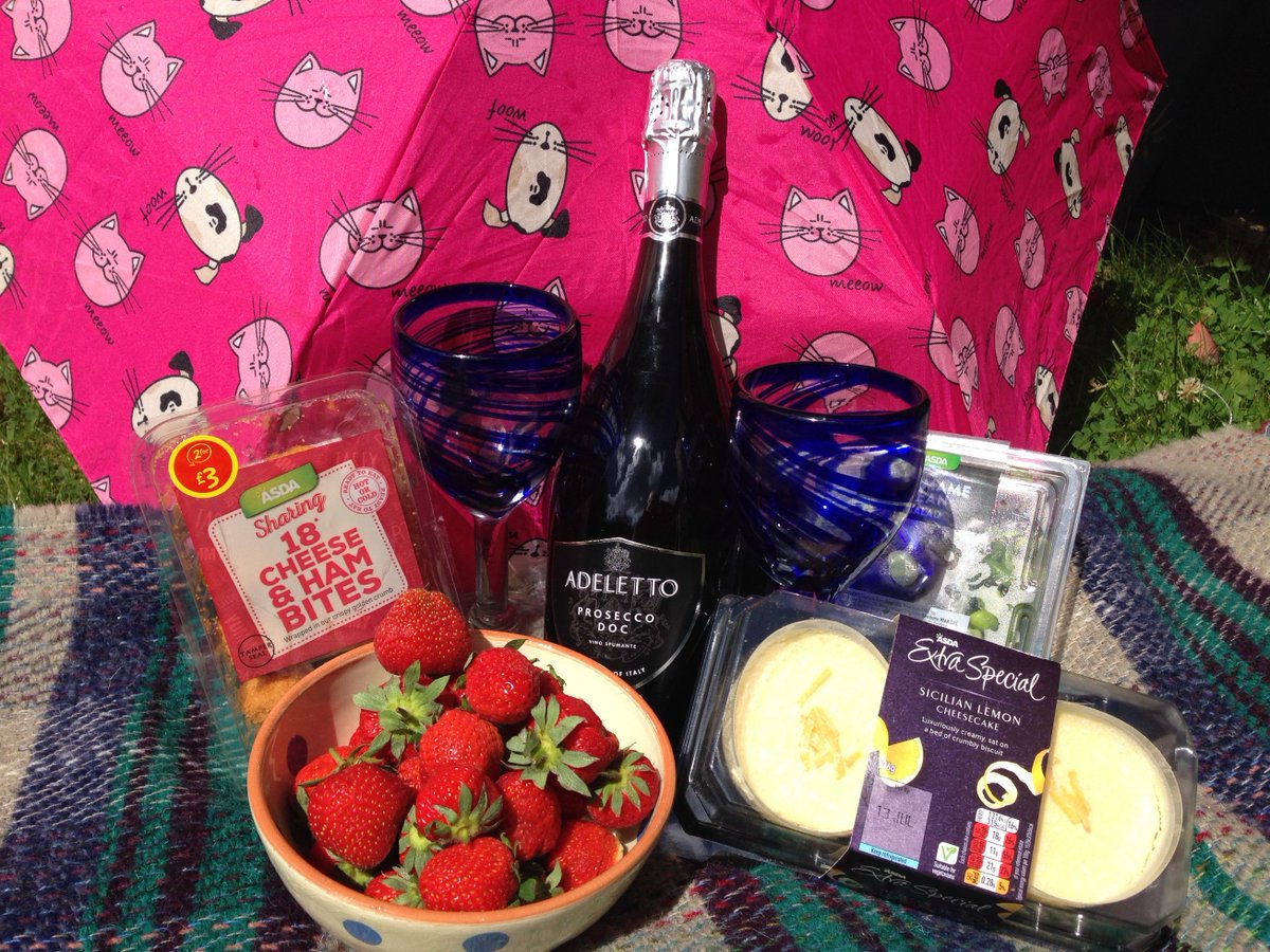 EccentricEng's tweet image. It's Jesmond Dene - it's Murder on the Terrace and I am prepared! See you at 7.30!