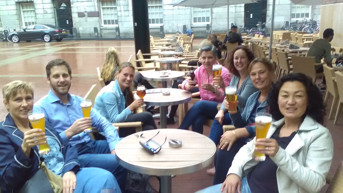 KlaarkeKrakau's tweet photo. Studenten zijn naar huis, toetsen zijn (bijna) afgerond. Tijd voor ontspanning met #collegae https://t.co/8Bv56RZWxJ