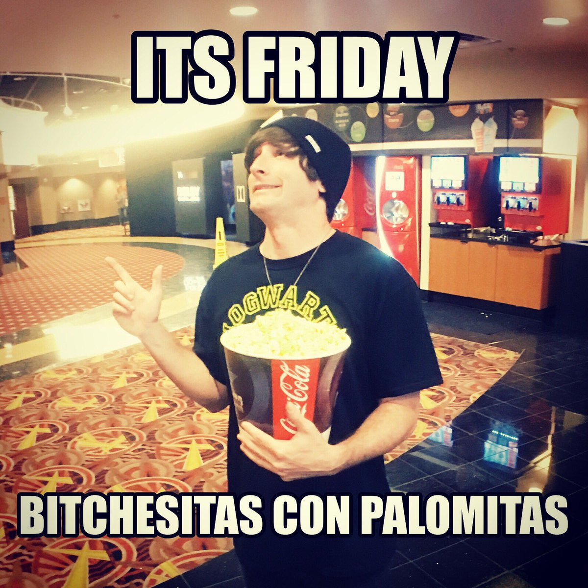 LuzuVlogs's tweet photo. Hoy, como soñamos cada lunes, es VIERNES!!! 💃🏻💃🏻💃🏻 https://t.co/PtbMg5eyZM