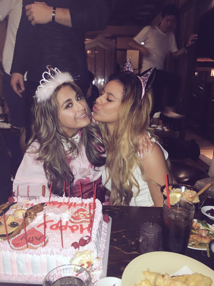 promise to never stop loving those around U the way you do💜U deserve nothing but the world my angel ! I love u sis😢💜