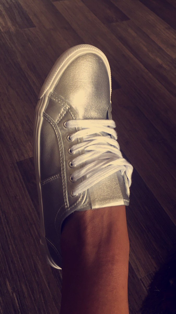 jiazzistudio's tweet image. Love my new #sneakers #spacesneakers 😆#shoes #shoesday