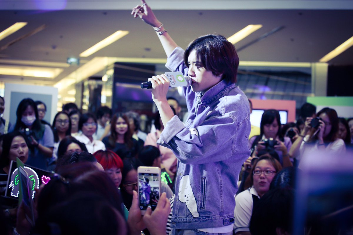 NeungKa1's tweet photo. ลงมาใกล้มาก คิดถึงกันจริงๆใช่ม้า ^^ #chomchob https://t.co/9GhUGlZe3P