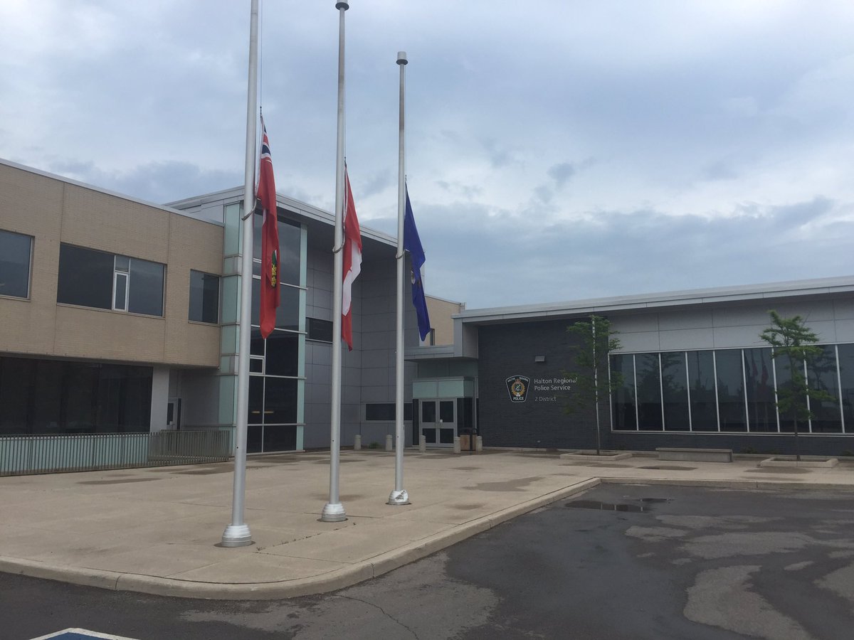 HRPS_Comm's tweet photo. Today we mourn the deaths of Officers in #DallasTX, and pray for a full and speedy recovery for those injured ^MRT https://t.co/6DXyA7CXMy